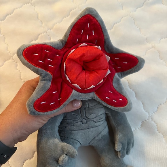 Plush Stranger Things Demogorgon - Picture 3 of 3